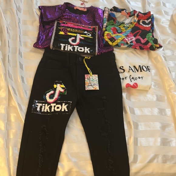 Girls Tick Tok Outfit NWT - Picture 2 of 4